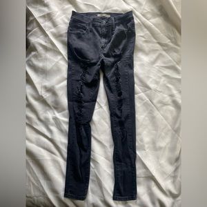 Levi’s 720 high rise super skinny black shredded legs size 26